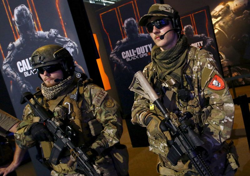&copy; Reuters. FILE PHOTO: FILE PHOTO: Men are dressed as soldiers to promote the video game "Call Of Duty Black Ops 3" at the Gamescom fair in Cologne, Germany August 5, 2015.   REUTERS/Kai Pfaffenbach/File Photo/File Photo