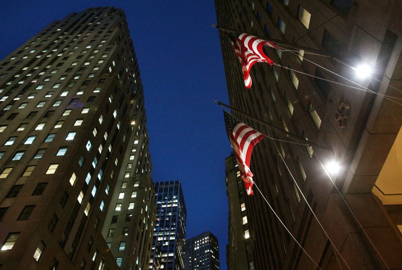 © Reuters. FILE PHOTO: Flags fly outside 85 Broad St., the Goldman Sachs headquarters in New York's financial district, January 20, 2010.     REUTERS/Brendan McDermid/File Photo