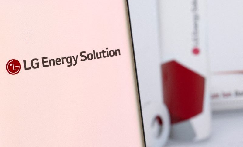 &copy; Reuters. FILE PHOTO: LG Energy Solution's logo is pictured on a smartphone in front of their website displayed in this illustration taken December 4, 2021. REUTERS/Dado Ruvic/Illustration