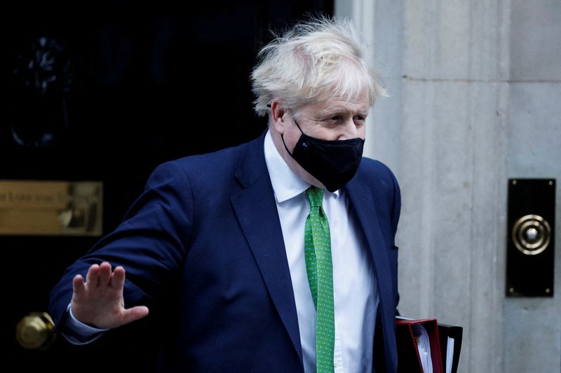 © Reuters. British Prime Minister Boris Johnson gestures as he leaves Downing Street, in London, Britain, January 19, 2022. REUTERS/John Sibley