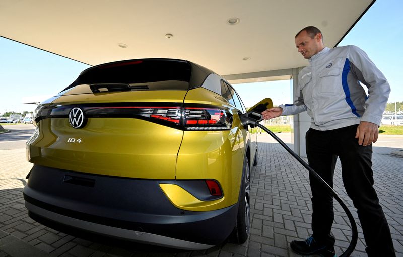 © Reuters. Volkswagen e Bosch formarão joint venture de baterias para carros elétricos
18/09/2020
REUTERS/Matthias Rietschel