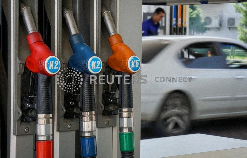 &copy; Reuters. Fuel pump nozzles are pictured at a Helios petrol station in Almaty, Kazakhstan, June 10, 2016. REUTERS/Shamil Zhumatov