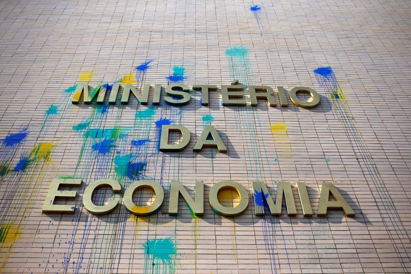&copy; Reuters. Fachada do Ministério da Economia manchada de tinta lançada por manifestantes
07/10/2021
REUTERS/Adriano Machado
