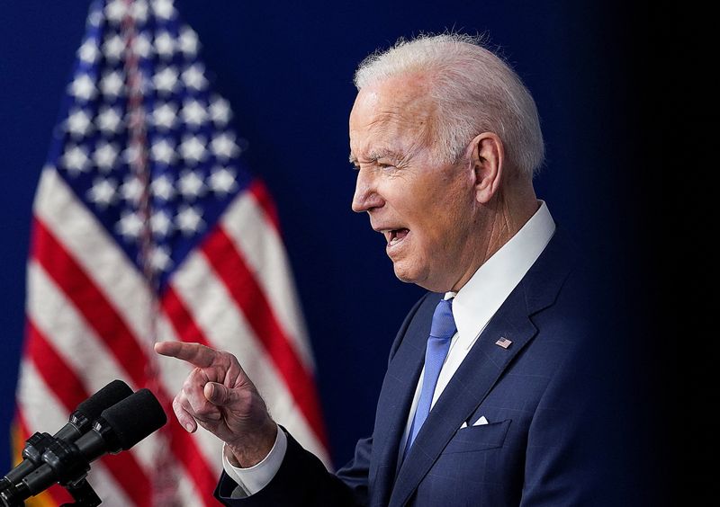 Biden critica republicanos e pede que partido diga o que defende