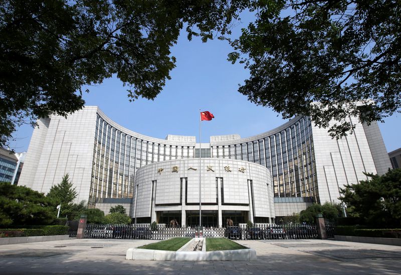 &copy; Reuters.     中国人民銀行は２０日、企業や個人に適用する貸出金利の指標となる１年物の最優遇貸出金利（ＬＰＲ）を２カ月連続で引き下げた。写真は中国人民銀行の外観、２０１８年９月撮影（