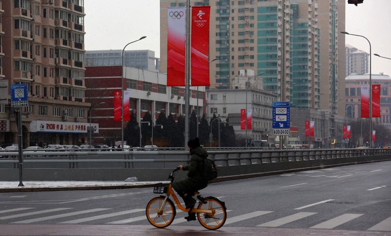 &copy; Reuters. 　１月２０日、冬季五輪の開催を２週間後に控える中国の首都北京では、新型コロナウイルスの新規感染者数が微増しており、当局は感染予防対策を強化している。北京で撮影（２０２２年