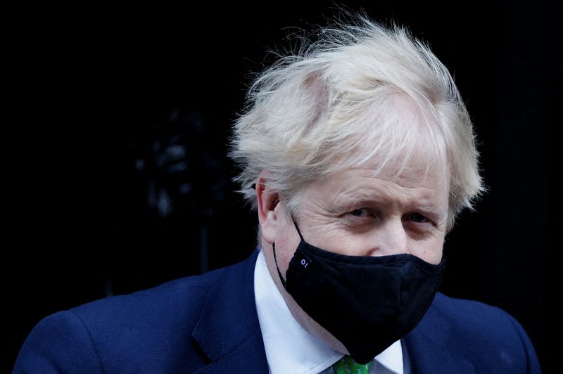 &copy; Reuters. FILE PHOTO: British Prime Minister Boris Johnson looks on as he leaves Downing Street, in London, Britain, January 19, 2022. REUTERS/John Sibley