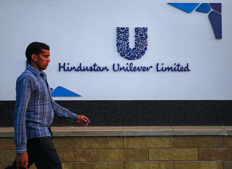 &copy; Reuters. FILE PHOTO: A pedestrian walks past the Hindustan Unilever Limited (HUL) headquarters in Mumbai January 19, 2015.  REUTERS/Danish Siddiqui 