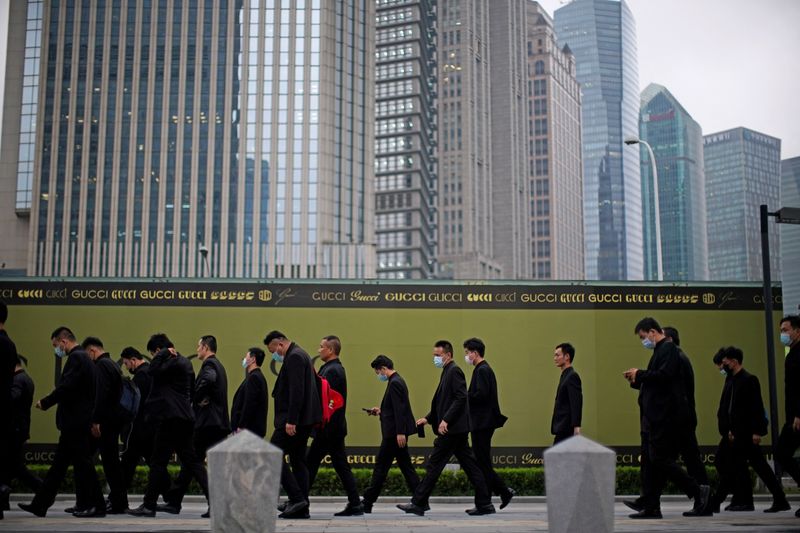 &copy; Reuters. Security guards walk along at financial district of Lujiazui in Shanghai, China October 15, 2021. REUTERS/Aly Song