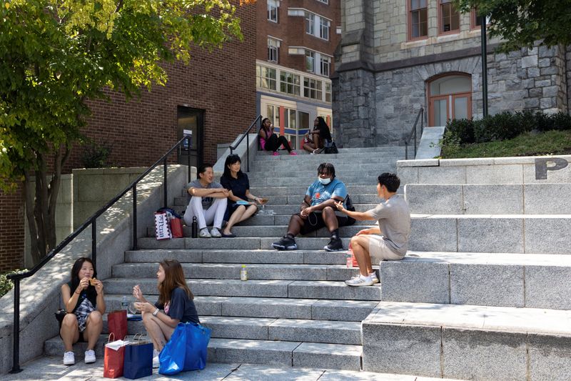 &copy; Reuters. FILE PHOTO: Students sit on the stairs as they return to the University of Pennsylvania amid the coronavirus disease (COVID-19) pandemic in Philadelphia, Pennsylvania, U.S., August 24, 2021.  REUTERS/Hannah Beier