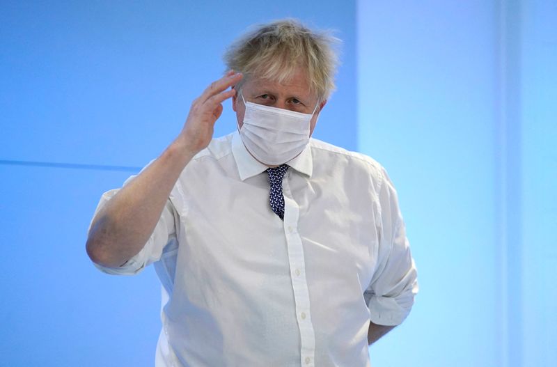 &copy; Reuters. Primeiro-ministro do Reino Unido, Boris Johnson, durante visita a centro de diagnósticos em Taunton
20/01/2022 Andrew Matthews/Pool via REUTERS