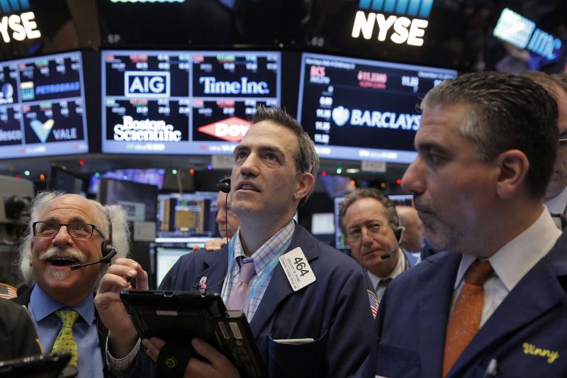 © Reuters. La Bourse de New York a ouvert en hausse jeudi. Dans les premiers échanges, l'indice Dow Jones gagne 0,48%. /Photo d'archives/REUTERS/Lucas Jackson