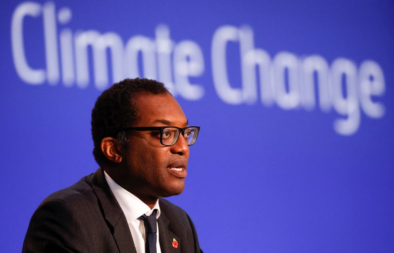 &copy; Reuters. FOTO DE ARCHIVO: El secretario de Estado de Negocios británico, Kwasi Kwarteng, durante la cumbre COP26 celebrada en Glasgow, Escocia, Reino Unido, el 4 de noviembre de 2021. REUTERS/Phil Noble