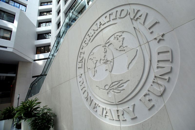 © Reuters. FILE PHOTO: The International Monetary Fund logo is seen inside its headquarters at the end of the IMF/World Bank annual meetings in Washington, U.S., October 9, 2016. REUTERS/Yuri Gripas