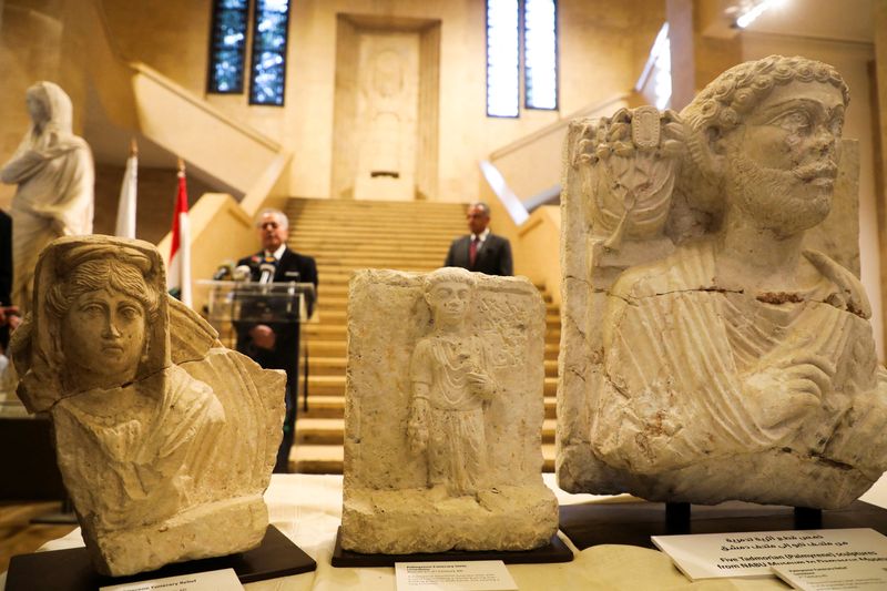 &copy; Reuters. Imagen de artefactos romanos de la antigua ciudad de Palmira durante la ceremonia de entrega organizada por el Museo Nacional del Líbano en Beirut, El Líbano. 20 de enero, 2022. REUTERS/Mohamed Azakir