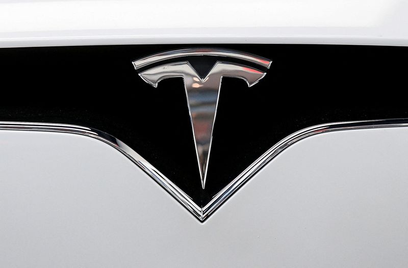 &copy; Reuters. FILE PHOTO: The Tesla logo is seen on a car at Tesla Motors' new showroom in Manhattan's Meatpacking District in New York City, U.S., December 14, 2017. REUTERS/Brendan McDermid