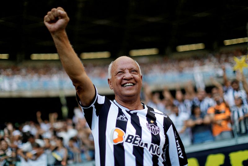 &copy; Reuters. Reinaldo, ídolo do Atlético Mineiro, antes de partida do Atlético contra o Red Bull Bragantino pelo Campeonato Brasileiro
05/12/2021 REUTERS/Ueslei Marcelino