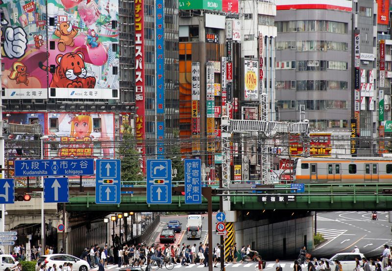 &copy; Reuters. FILE PHOTO: People cross the street  at a shopping district  in Tokyo, Japan, September 8, 2016.   REUTERS/Kim Kyung-Hoon               