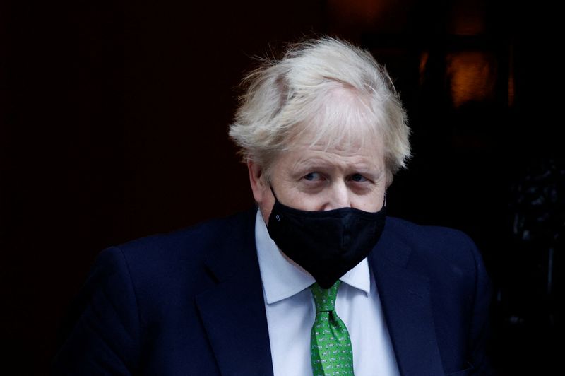 &copy; Reuters. FILE PHOTO: British Prime Minister Boris Johnson leaves Downing Street, in London, Britain, January 19, 2022. REUTERS/John Sibley