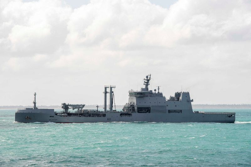 © Reuters. Royal New Zealand Navy's HMNZS Aotearoa sails in the sea off the coast of Tonga, January 21, 2022. New Zealand Defence Force/Handout via REUTERS    THIS IMAGE HAS BEEN SUPPLIED BY A THIRD PARTY NO RESALES. NO ARCHIVES