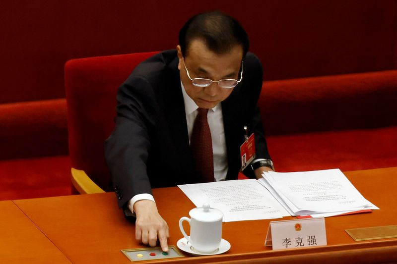 &copy; Reuters. Chinese Premier Li Keqiang casts his vote at the closing session of the National People's Congress (NPC) at the Great Hall of the People in Beijing, China March 11, 2021. REUTERS/Carlos Garcia Rawlins