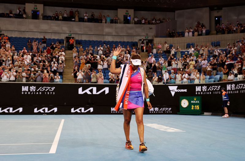 &copy; Reuters. Naomi Osaka deixa a quadra após derrota para Amanda Anisimova no Aberto da Austrália
21/01/2022 REUTERS/Loren Elliott