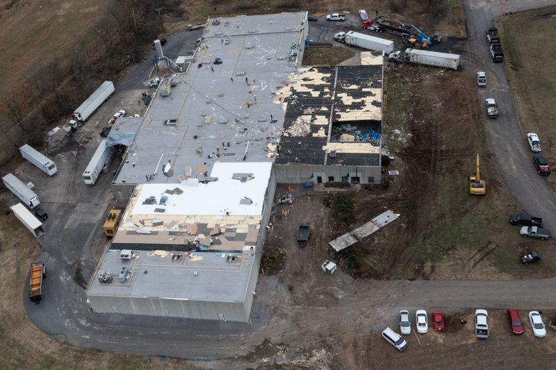 &copy; Reuters. A drone picture of crews making repairs to the roof of the Pilgrims Pride North office after it was hit by a tornado in Mayfield, Kentucky, U.S. December 15, 2021. REUTERS/Adrees Latif
