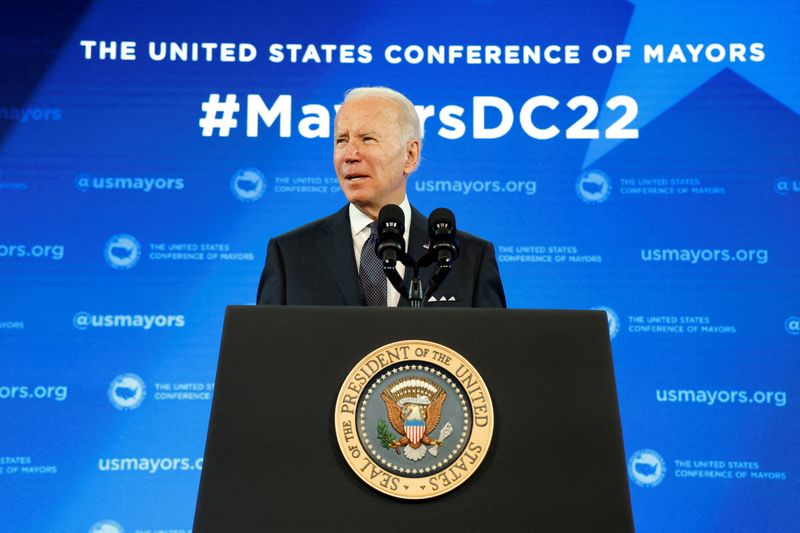 &copy; Reuters. U.S. President Joe Biden makes remarks during the U.S. Conference of Mayors 90th Winter Meeting in Washington, U.S., January 21, 2022. REUTERS/Jonathan Ernst