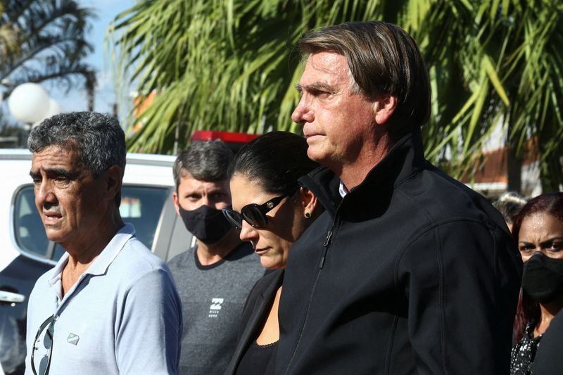 © Reuters. Bolsonaro acompanha enterro da mãe no interior de SP
21/01/2022
REUTERS/Carla Carniel