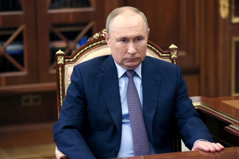 &copy; Reuters. الرئيس الروسي فلاديمير بوتين يحضر اجتماعا في العاصمة موسكو يوم 20 يناير كانون الثاني 2022. 
(صورة لرويترز من وكالة سبوتنيك الروسية للصور ويتم ت