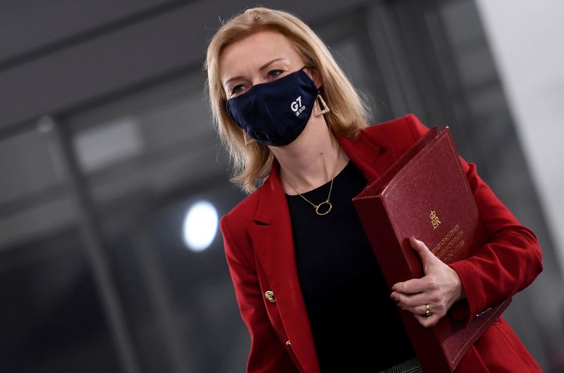 &copy; Reuters. FILE PHOTO: British Foreign Secretary Liz Truss, wearing a mask to combat the spread of the coronavirus, arrives to attend the final day of the G7 foreign and development ministers summit in Liverpool, Britain December 12, 2021. Olivier Douliery/Pool via 