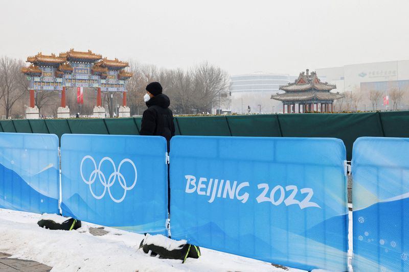 &copy; Reuters. Les organisateurs des Jeux olympiques de Pékin ont déclaré dimanche avoir recensé 72 contaminations au COVID-19 parmi 2.586 personnes liées aux Jeux qui sont arrivées en Chine du 4 au 22 janvier, aucun cas ne figurant parmi les 171 athlètes et memb