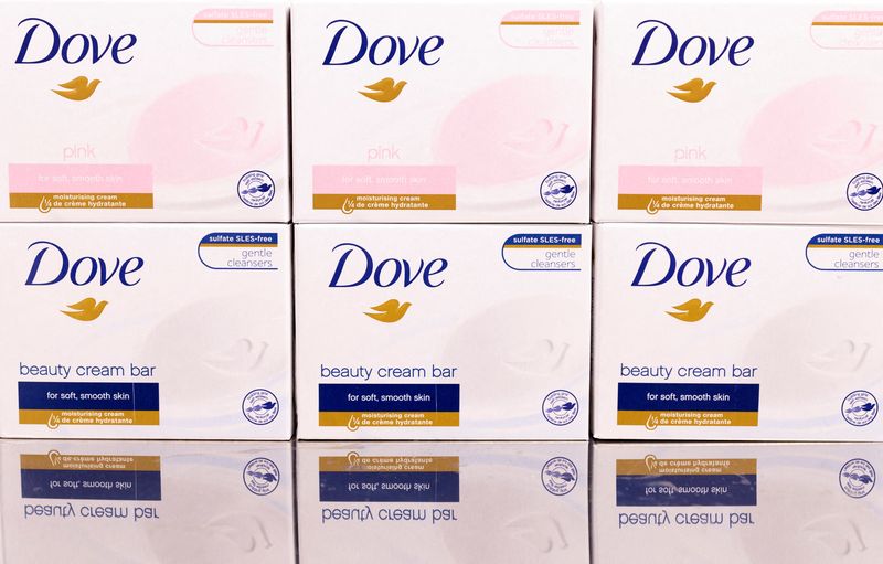 © Reuters. FILE PHOTO: Dove soap boxes are seen in this illustration taken on January 17, 2022. REUTERS/Dado Ruvic/Illustration
