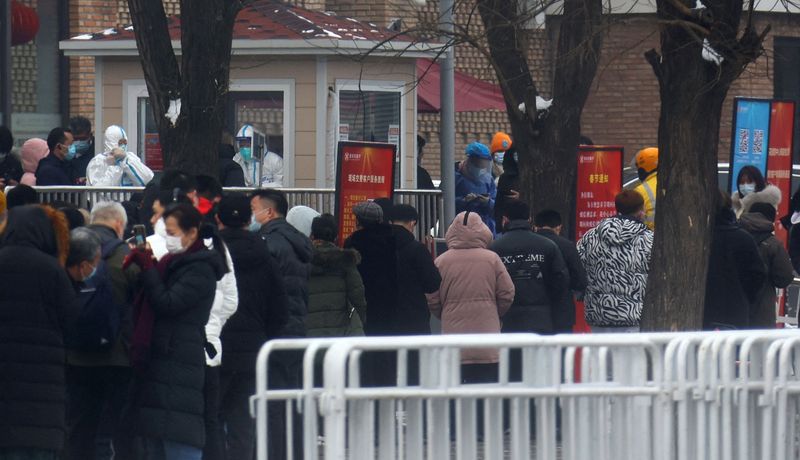 &copy; Reuters.  １月２３日、中国国家衛生委員会（ＮＨＣ）は、北京冬季五輪開幕を約２週間後に控える北京市で２２日に９人の新型コロナウイルス国内感染者が確認されたと発表した。北京の検査会場