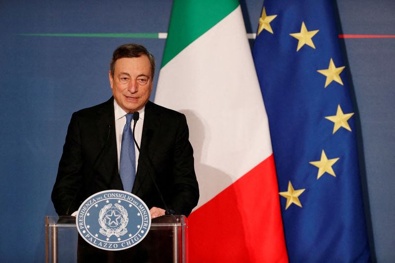 &copy; Reuters. 　１月２４日、イタリア議会は、次期大統領を選ぶ投票を開始する。候補にはドラギ首相（写真）の名前が挙がっているが、ドラギ氏が首相を辞任すれば政局が混乱し、早期の総選挙につな