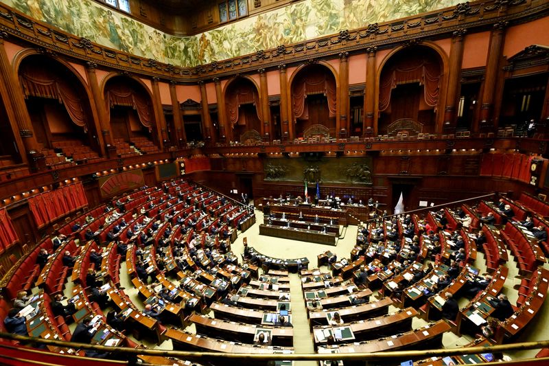 &copy; Reuters. FOTO DE ARCHIVO: Vista general del interior del Parlamento italiano en Roma, Italia, el 26 de abril de 2021. Alberto Pizzoli/Pool vía REUTERS