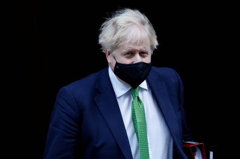 © Reuters. British Prime Minister Boris Johnson leaves Downing Street, in London, Britain, January 19, 2022. REUTERS/John Sibley