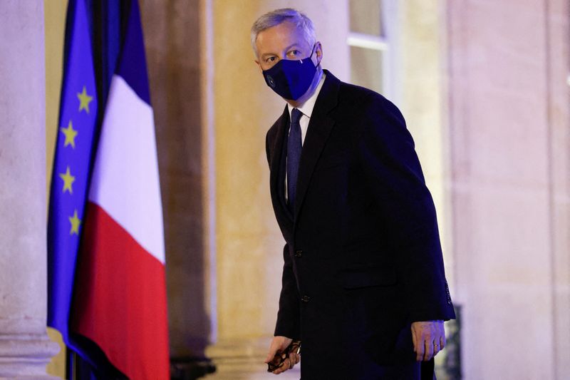 &copy; Reuters. FILE PHOTO: France's Economy and Finance Minister Bruno Le Maire arrives to the Elysee Palace ahead of a working dinner with the European commissioners to mark the beginning of a 6-month French turn as presidency of the Council of the European Union, outs