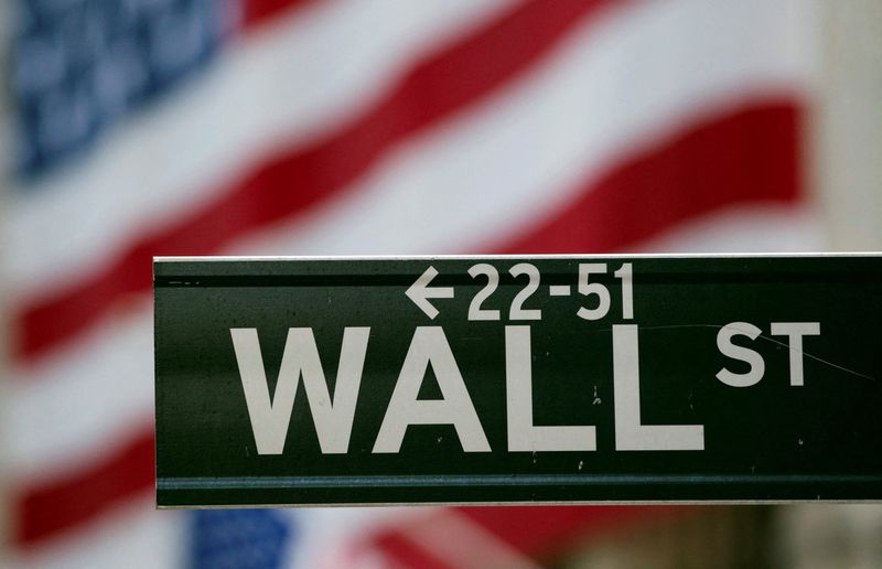 © Reuters. FILE PHOTO: A Wall Street sign hangs on a signpost in front of the New York Stock Exchange August 5, 2011. REUTERS/Lucas Jackson/File Photo
