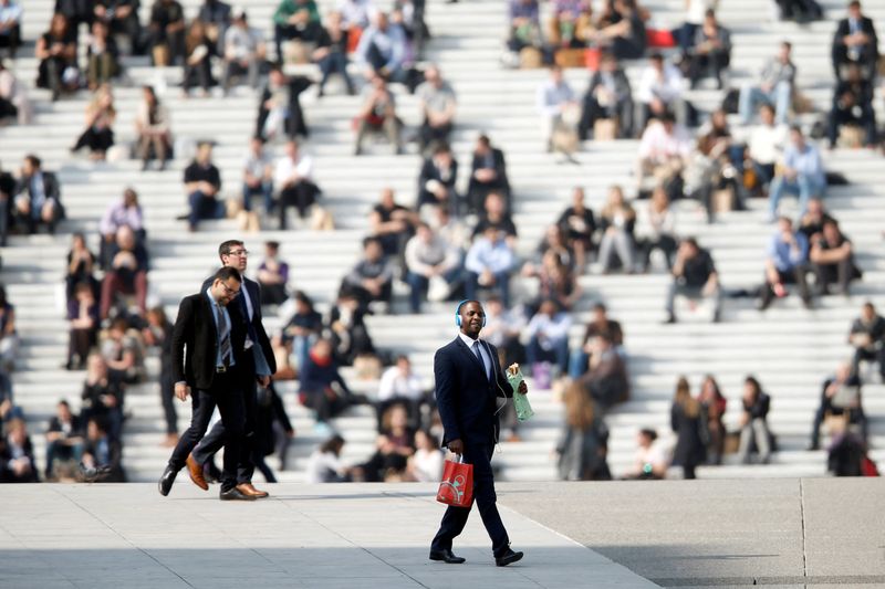 &copy; Reuters. FILE PHOTO: Businessmen enjoy the good weather at lunch time under the Arche de la Defense, in the financial and business district west of Paris, as warm and sunny weather continues in France, March 13, 2014.  REUTERS/Charles Platiau/File Photo           