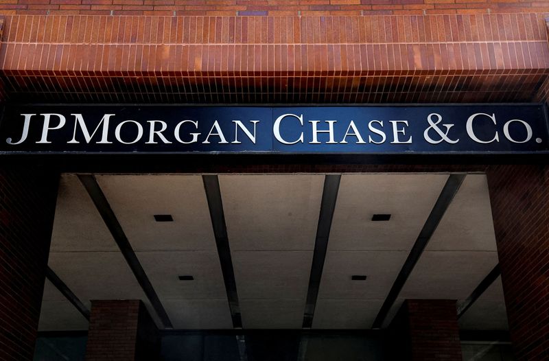 &copy; Reuters. FILE PHOTO: A sign outside JP Morgan Chase & Co. offices is seen in New York City, U.S., March 29, 2021.  REUTERS/Brendan McDermid