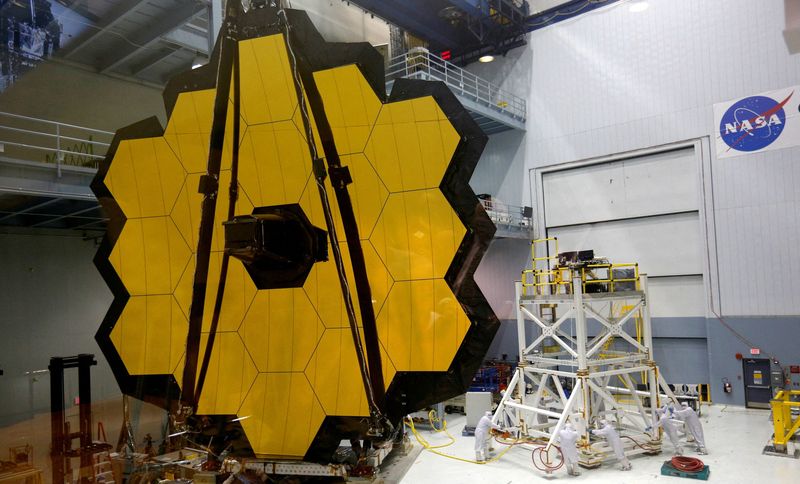 &copy; Reuters. FILE PHOTO: The James Webb Space Telescope Mirror is seen during a media unveiling at NASA’s Goddard Space Flight Center at Greenbelt, Maryland November 2,  2016.  REUTERS/Kevin Lamarque