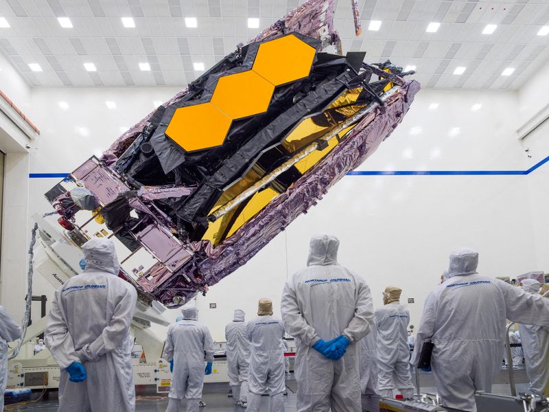 © Reuters. FILE PHOTO: The James Webb Space Telescope is packed up for shipment to its launch site in Kourou, French Guiana in an undated photograph at Northrop Grumman's Space Park in Redondo Beach, California.  NASA/Chris Gunn/Handout via REUTERS 