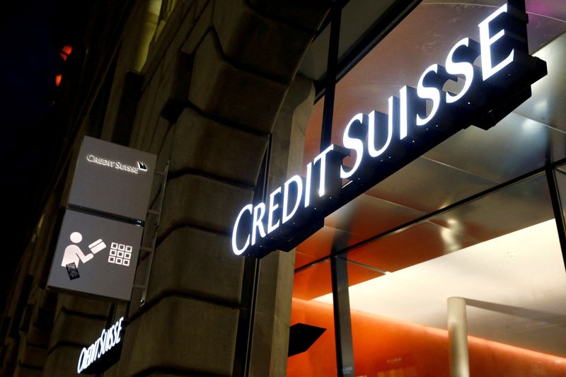 © Reuters. FILE PHOTO: The logo of Swiss bank Credit Suisse is seen at a branch office in Zurich, Switzerland, November 3, 2021. Picture taken November 3, 2021. REUTERS/Arnd WIegmann/File Photo