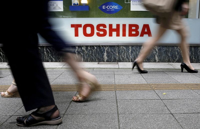 © Reuters. Toshiba interrompe operações em fábrica de chips após terremoto
14/09/2015
REUTERS/Toru Hanai