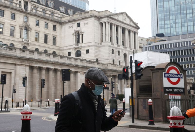 &copy; Reuters. FILE PHOTO: A person walks past the Bank of England in the City of London financial district in London, Britain, January 23, 2022. REUTERS/Henry Nicholls