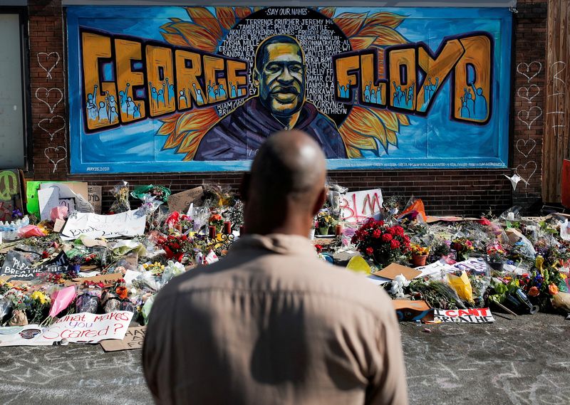 &copy; Reuters. FILE PHOTO: A local resident stands in front of a makeshift memorial honoring George Floyd, at the spot where he was taken into custody, in Minneapolis, Minnesota, U.S., June 1, 2020.  REUTERS/Carlos Barria/File Photo
