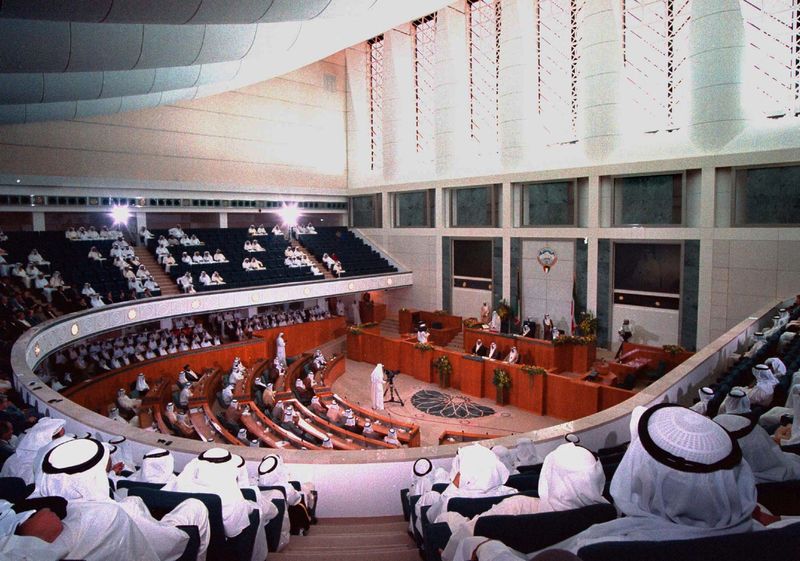 © Reuters. صورة من أرشيف رويترز لقاعة مجلس الأمة (البرلمان) الكويتي.