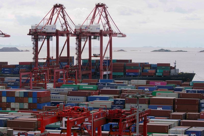 &copy; Reuters. FILE PHOTO: Containers are seen at the Yangshan Deep-Water Port in Shanghai, China October 19, 2020. REUTERS/Aly Song