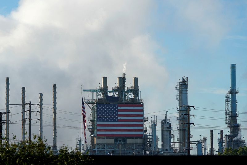 &copy; Reuters. FILE PHOTO: General view of the Marathon petroleum refinery in Carson, California, U.S., December 5, 2019.   REUTERS/Mike Blake/File Photo